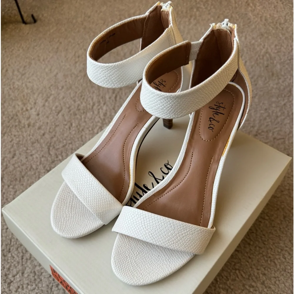 Style & Co White strappy Heel - Size 6 - Picture 4 of 4